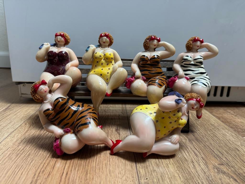 Beeldjes - 6 dikke dames, Ophalen of Verzenden, Zo goed als nieuw