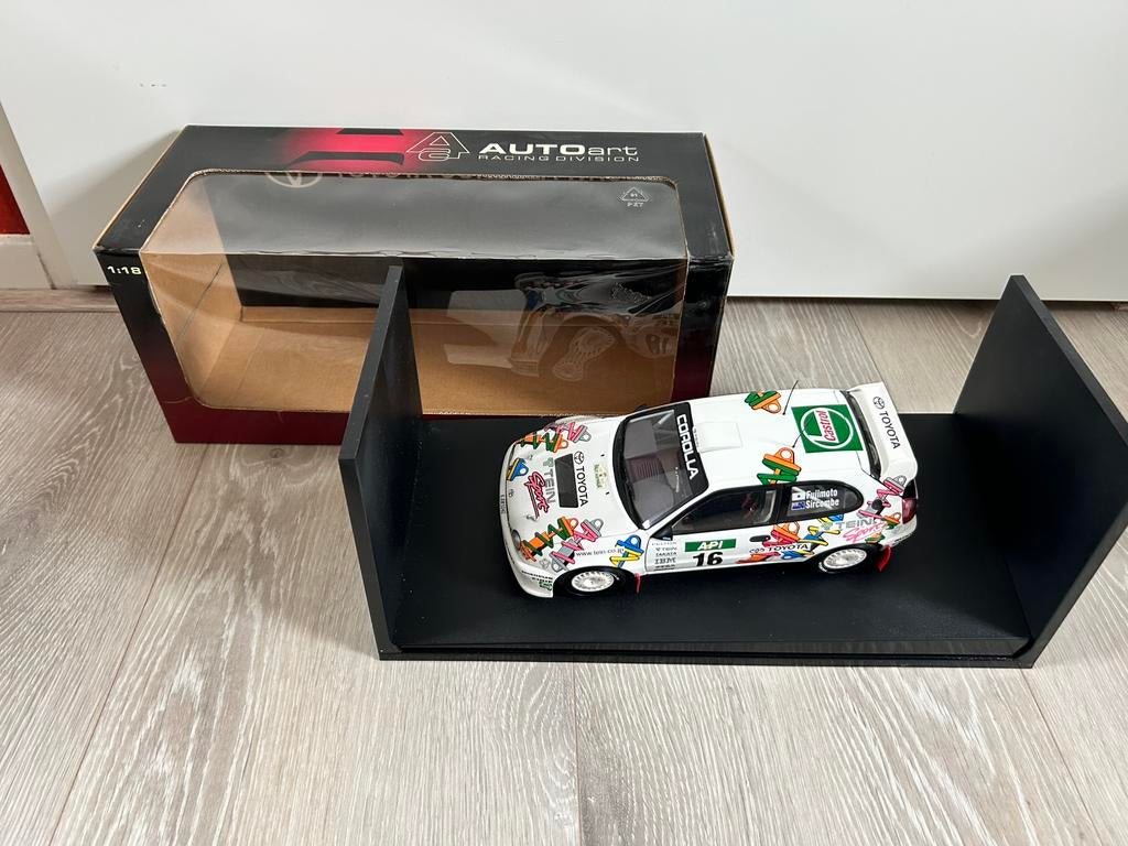 1:18 AutoArt Toyota Corolla WRC 1998 #16 In originele doos, Hobby en Vrije tijd, Modelauto's | 1:18, Ophalen of Verzenden, Zo goed als nieuw