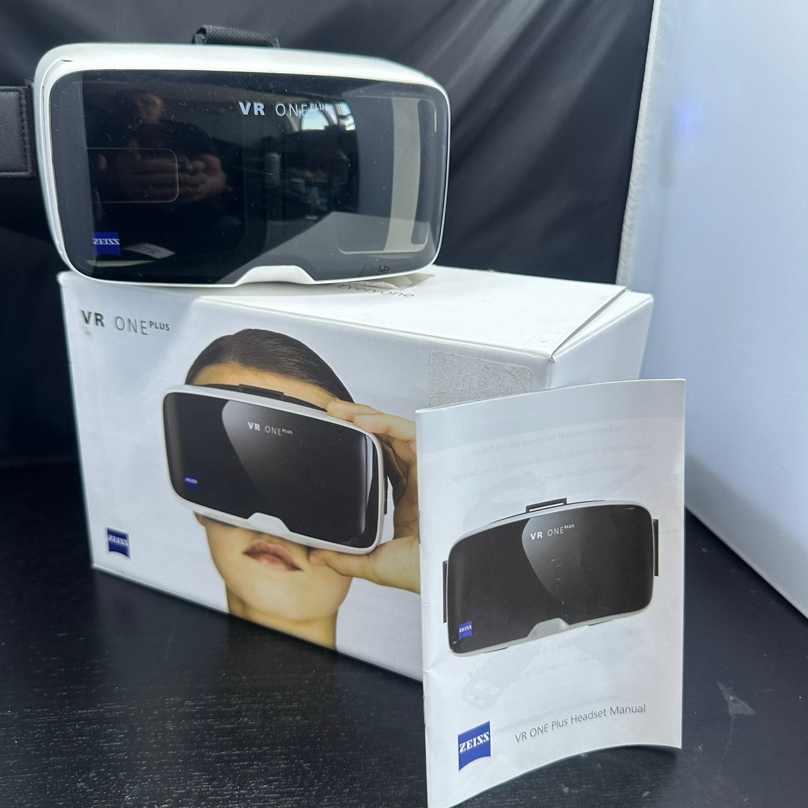 ZEISS VR ONE Plus Virtual Reality Headset - Nette Staat, Gebruikt, VR-bril, Telefoon, Ophalen of Verzenden