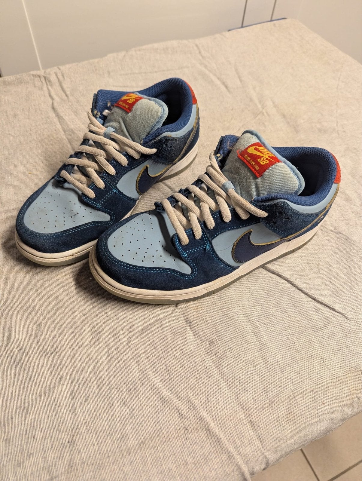 Nike SB Dunk Low Pro Why So Sad?, Blauw, Ophalen of Verzenden, Sneakers of Gympen, Gedragen