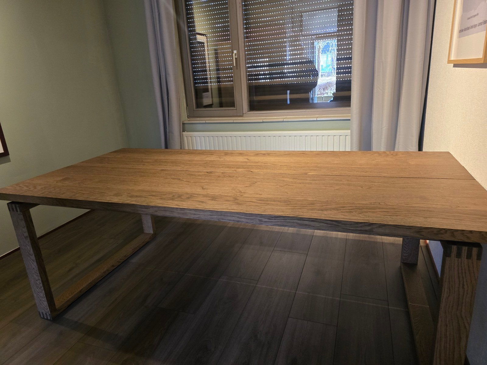Mooie lange, eikenfineer bruine eettafel te koop,, Ophalen, Modern, Scandinavisch, Eikenhout, 200 cm of meer