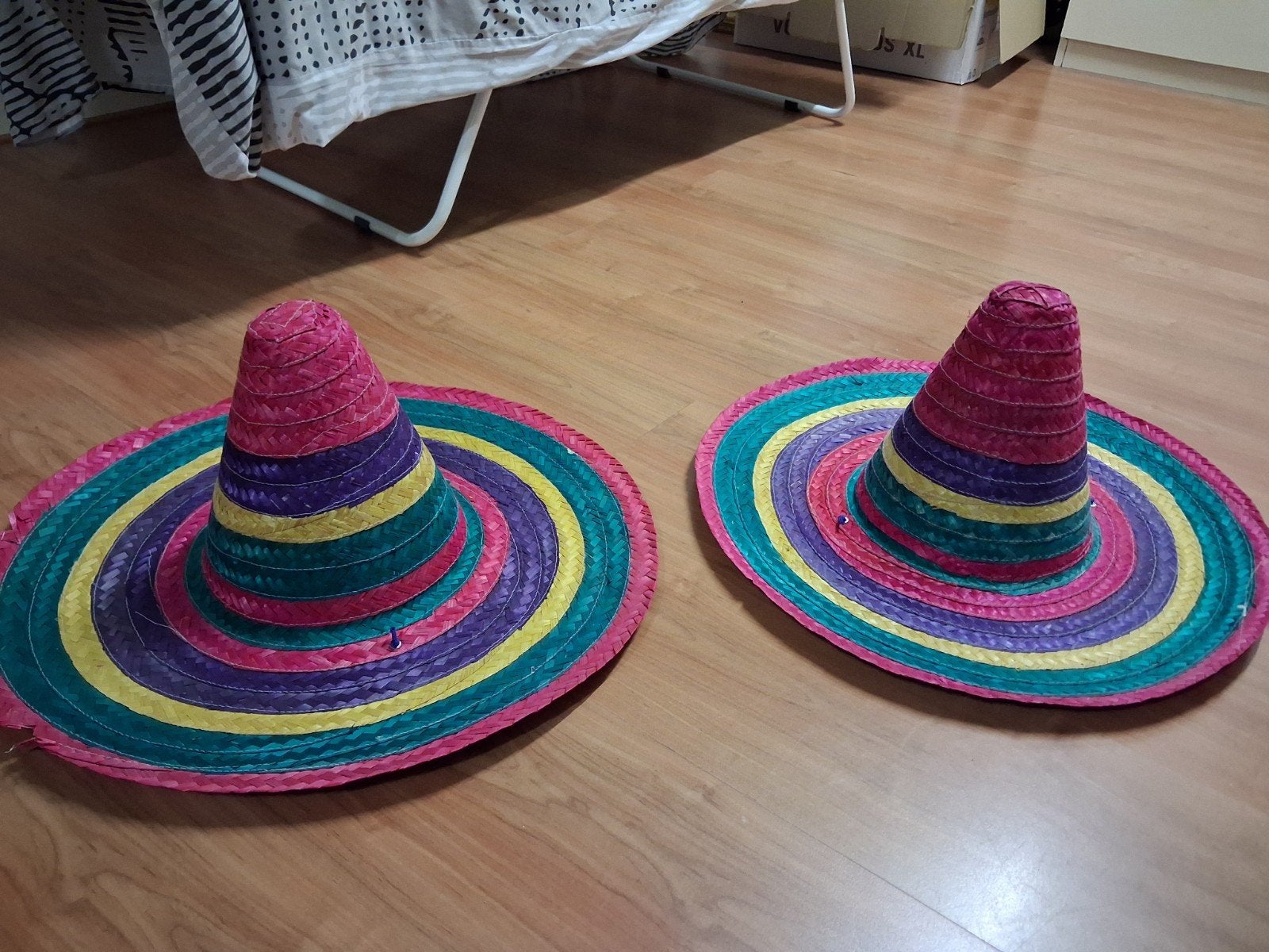 2 Gekleurde Mexicaanse Sombrero Hoeden - Feestartikelen, Kleding | Dames, Ophalen, Zo goed als nieuw