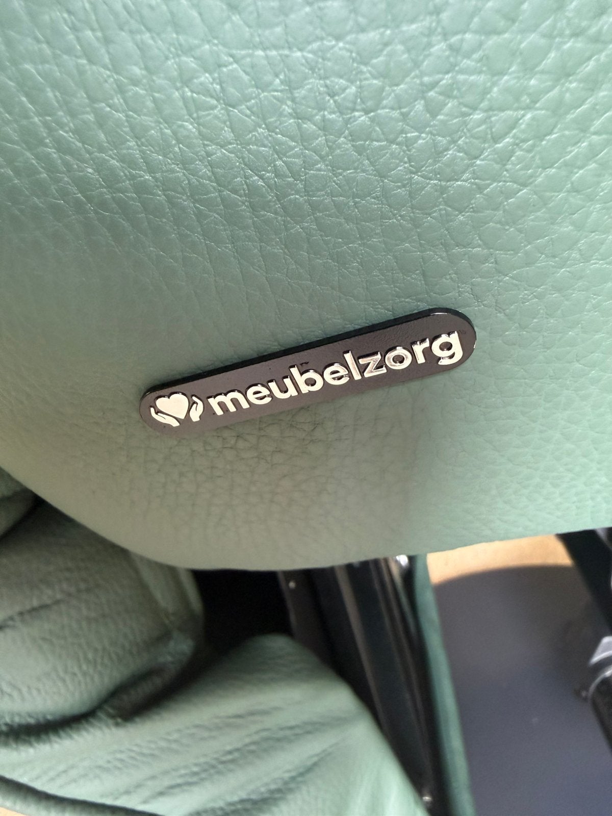 Show model Meubelzorg sta op relax stoel gratis bezorging, Nieuw, Leer, Ophalen of Verzenden, 50 tot 75 cm