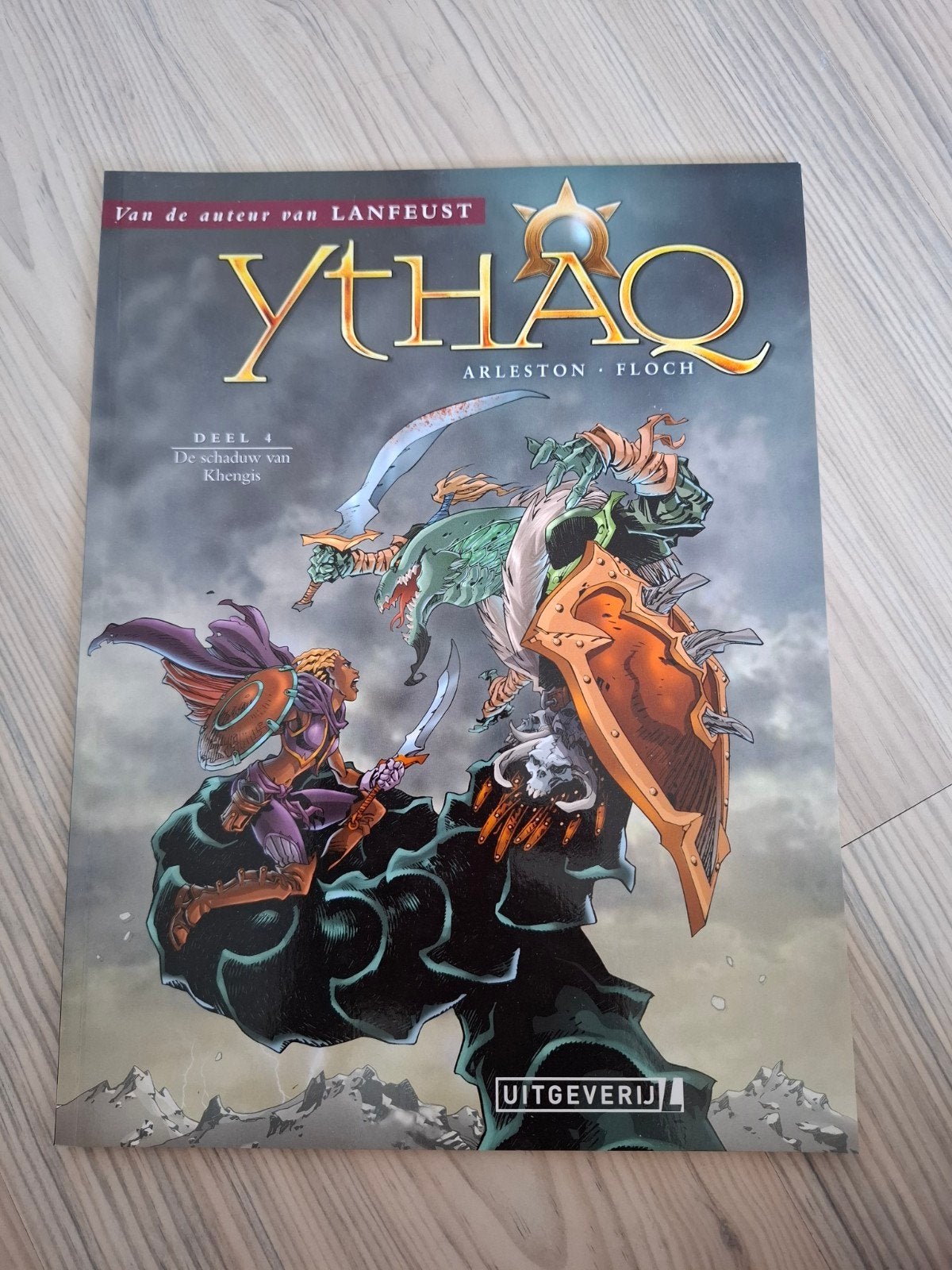 Ythaq Deel 4: De schaduw van Khengis - Zo goed als nieuw, Boeken, Ophalen of Verzenden