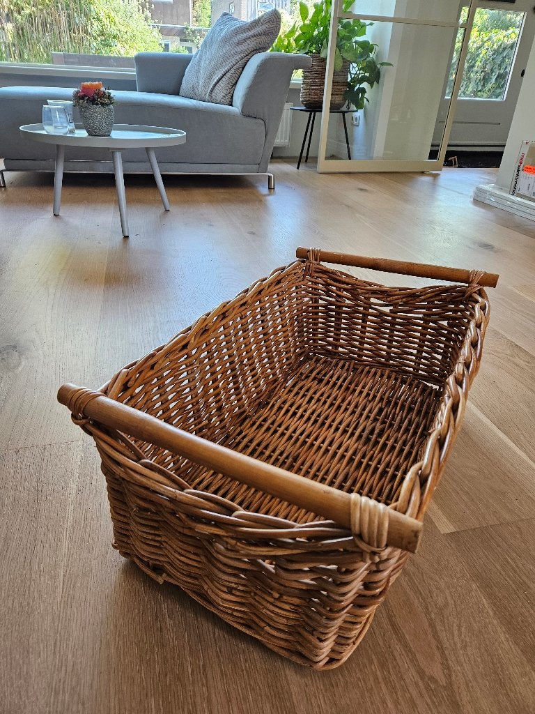 Rieten mand, Huis en Inrichting, Woonaccessoires | Schalen en Manden, Ophalen, Mand, Zo goed als nieuw, Riet