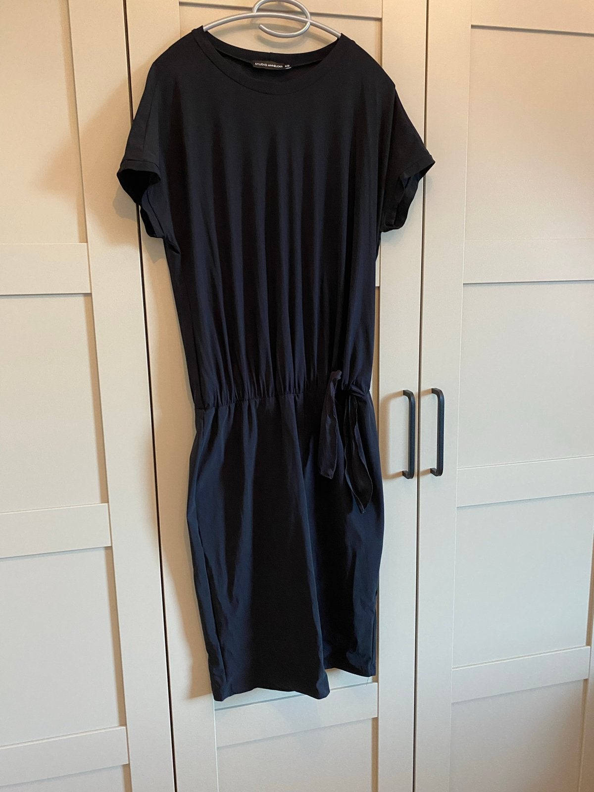 Studio Anneloes jurk zwart XS, Kleding | Dames, Jurken, Zwart, Ophalen of Verzenden, Zo goed als nieuw, Knielengte