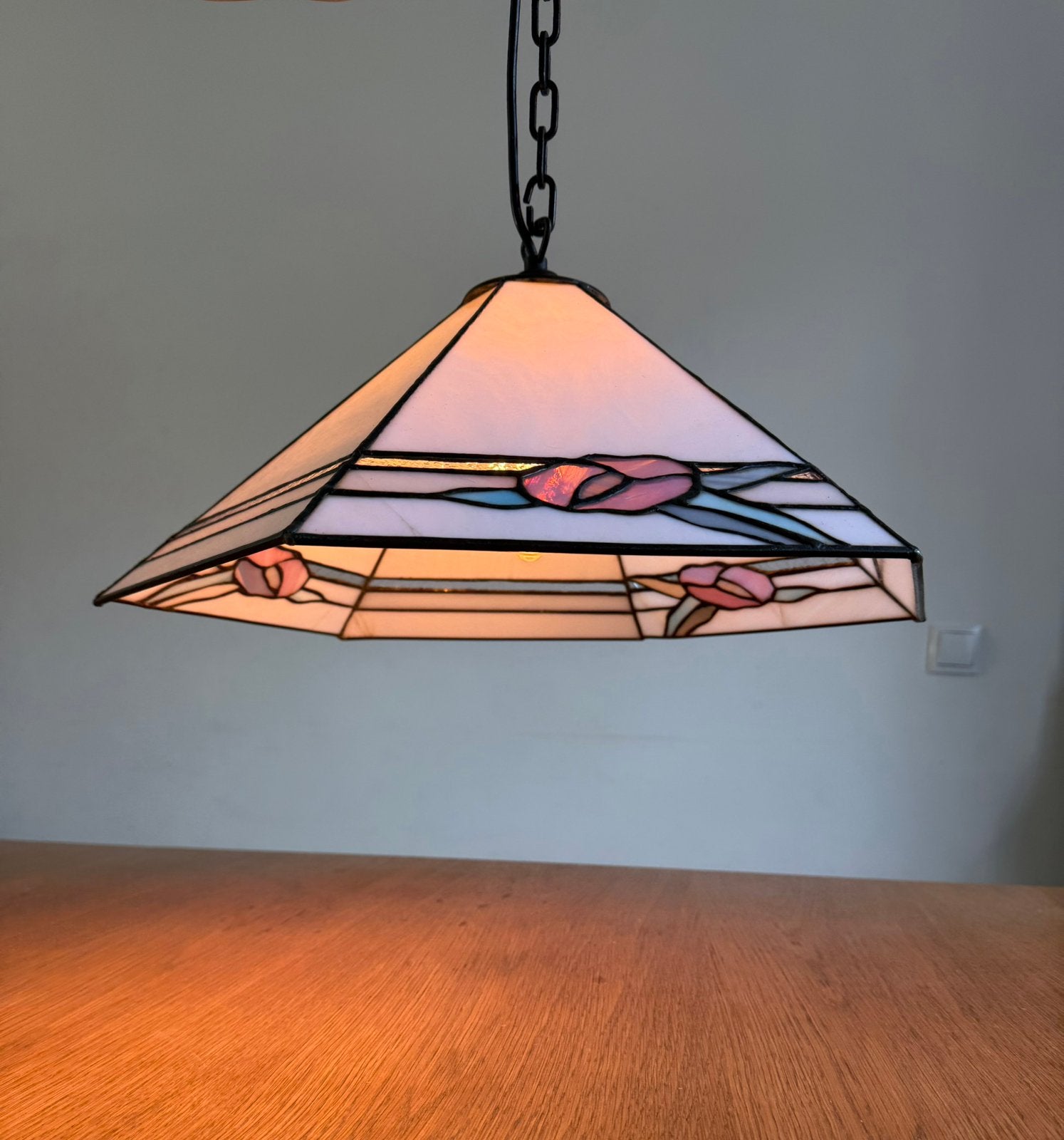 Tiffany bloemmotief hanglamp Art Nouveau glas-in-lood design, Vintage midcentury Art Deco jaren 20 / 30 bloemen design, Zo goed als nieuw