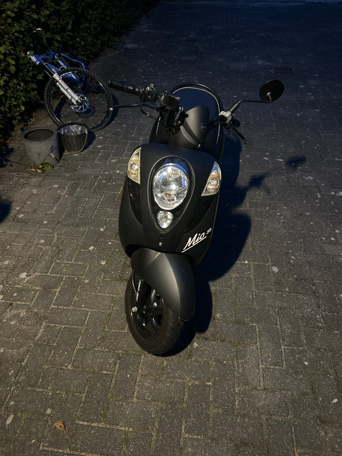 Sym Mio 50 scooter - Mat zwart, zo goed als nieuw, Ophalen, Zo goed als nieuw, Overige typen, SYM