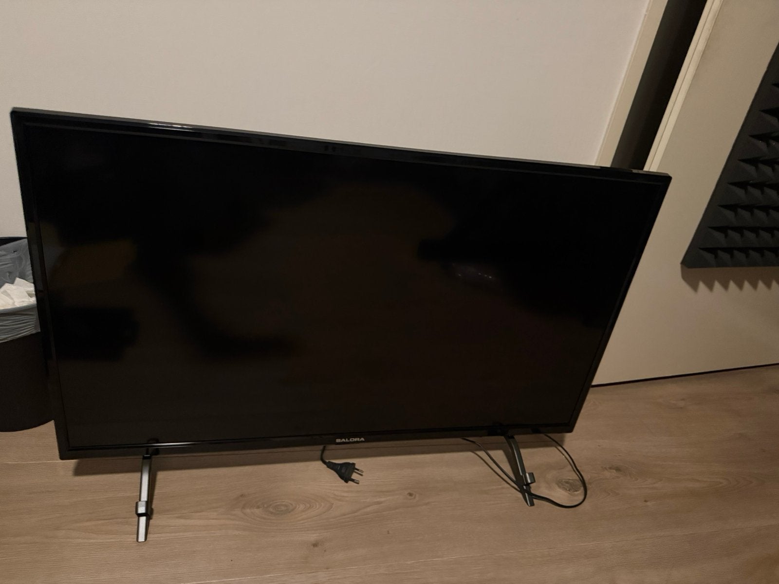 Smart led tv Salora 40 inch in goede staat!, 50 Hz, Zo goed als nieuw, 100 cm of meer, Ophalen
