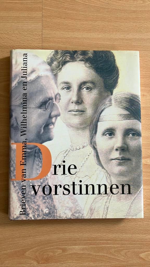 Boek Drie Vorstinnen, Ophalen of Verzenden, Gelezen
