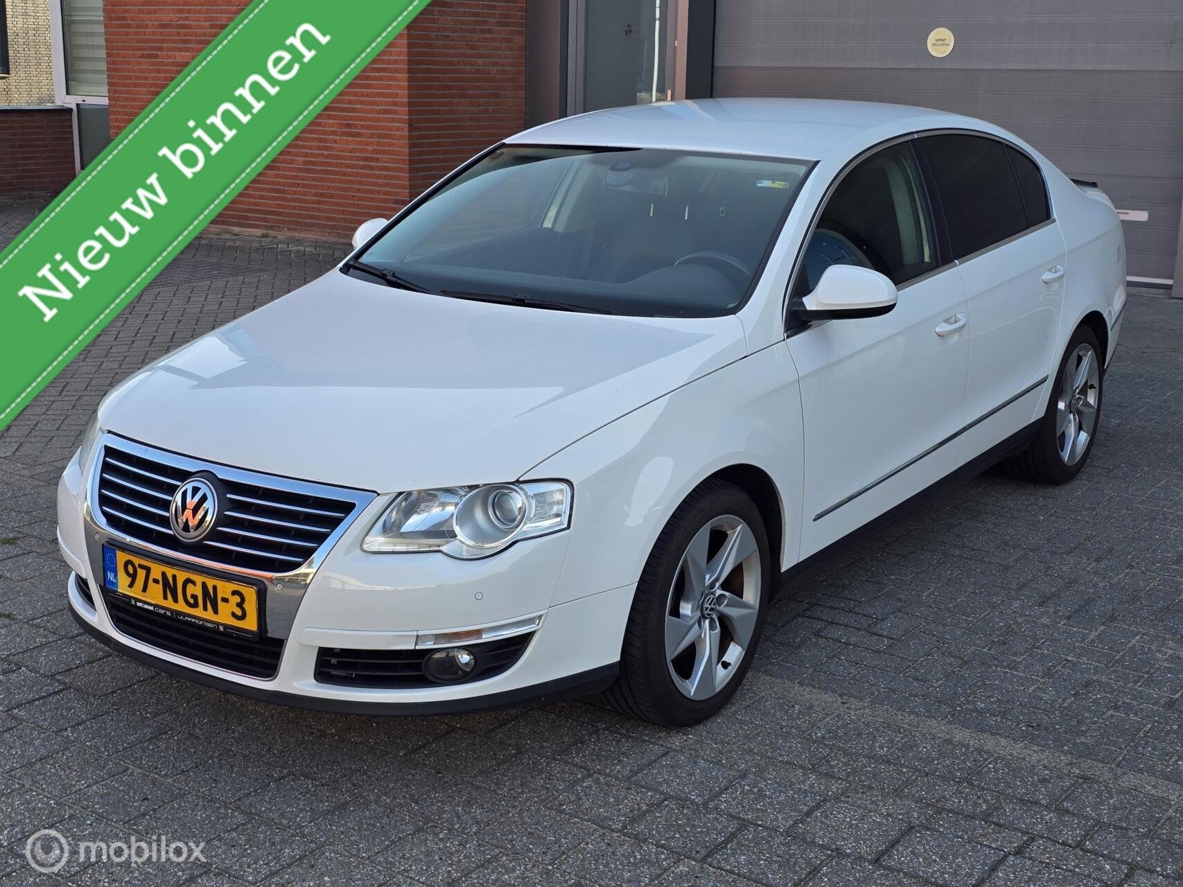 Volkswagen Passat 1.4 TSI Highline BlueMotion, Auto's, Euro 5, Gebruikt, 4 cilinders, Origineel Nederlands