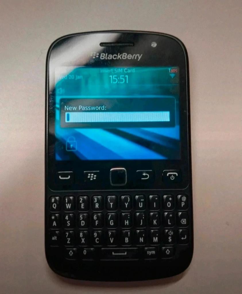Een nette BlackBerry curve 9720 met touchscreen

Dit toestel, Ophalen of Verzenden