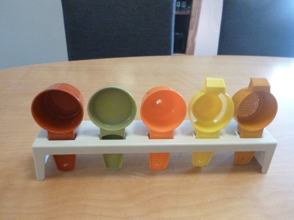 vintage maatschepjes in houder van tupperware, Ophalen of Verzenden, Gebruikt, Overige typen