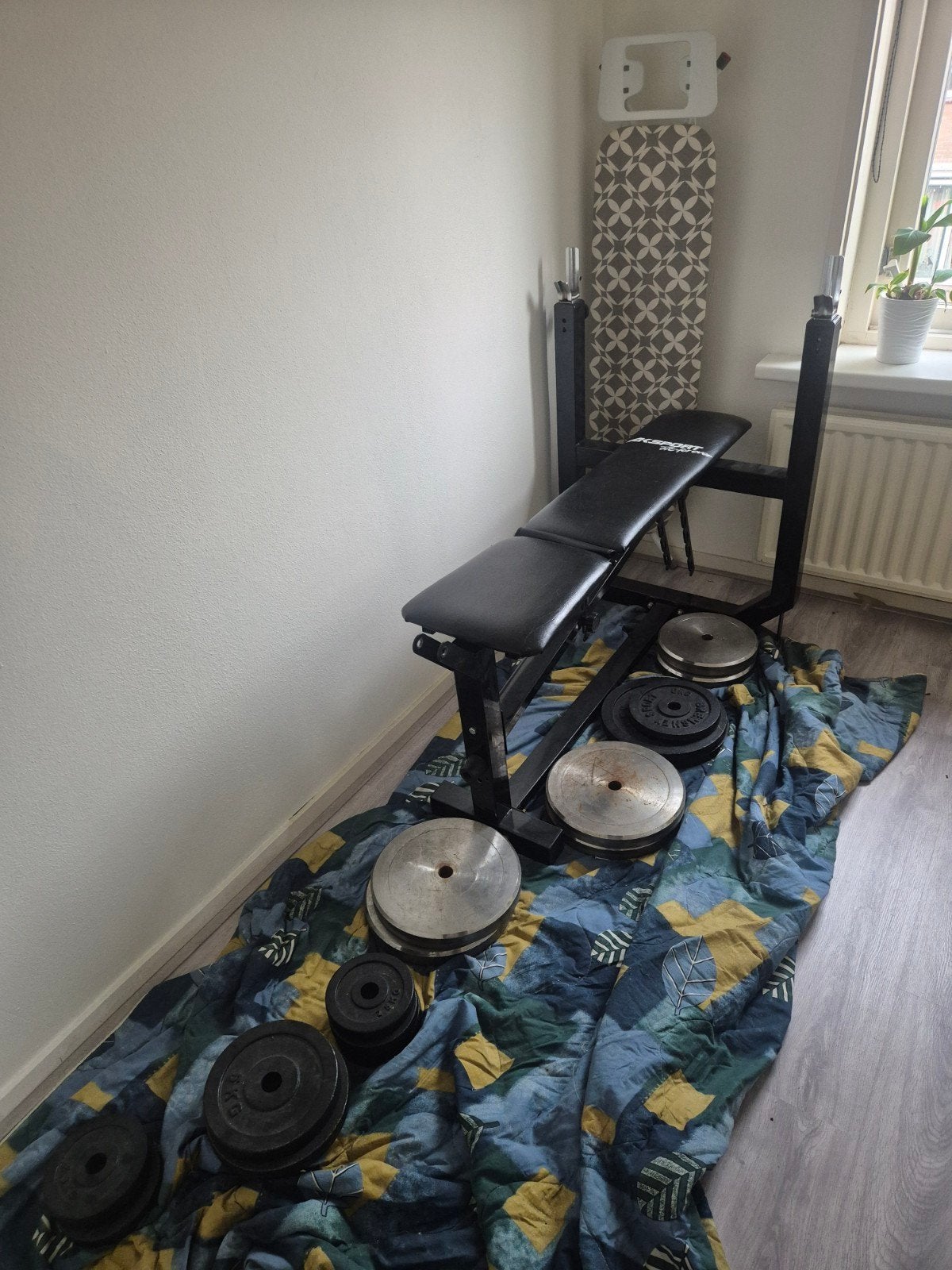Bankdruk met stang en gewichten, Sport en Fitness, Fitnessmaterialen, Ophalen, Zo goed als nieuw, Fitnessbank