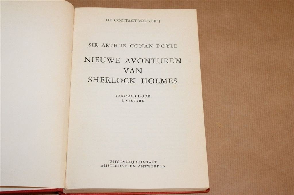 Nieuwe Avonturen van Sherlock Holmes — Vestdijk, 1959, Boeken, Ophalen of Verzenden, Gelezen