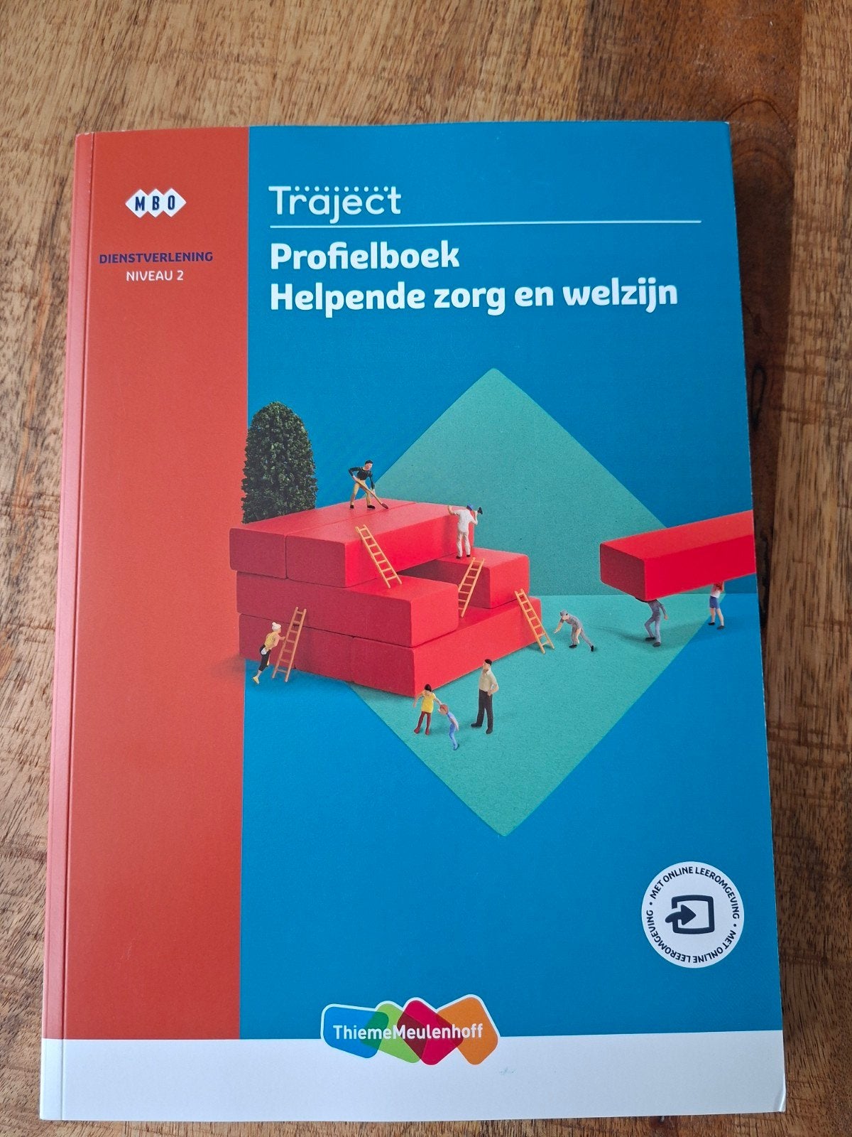 MBO Traject Profielboek Helpende zorg en welzijn, Boeken, Ophalen of Verzenden, Zo goed als nieuw, MBO, ThiemeMeulenhoff