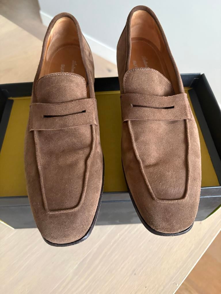 Suède loafers maat 44 Antonio Maurizio by Suitsupply, Bruin, Zo goed als nieuw, Loafers, Ophalen