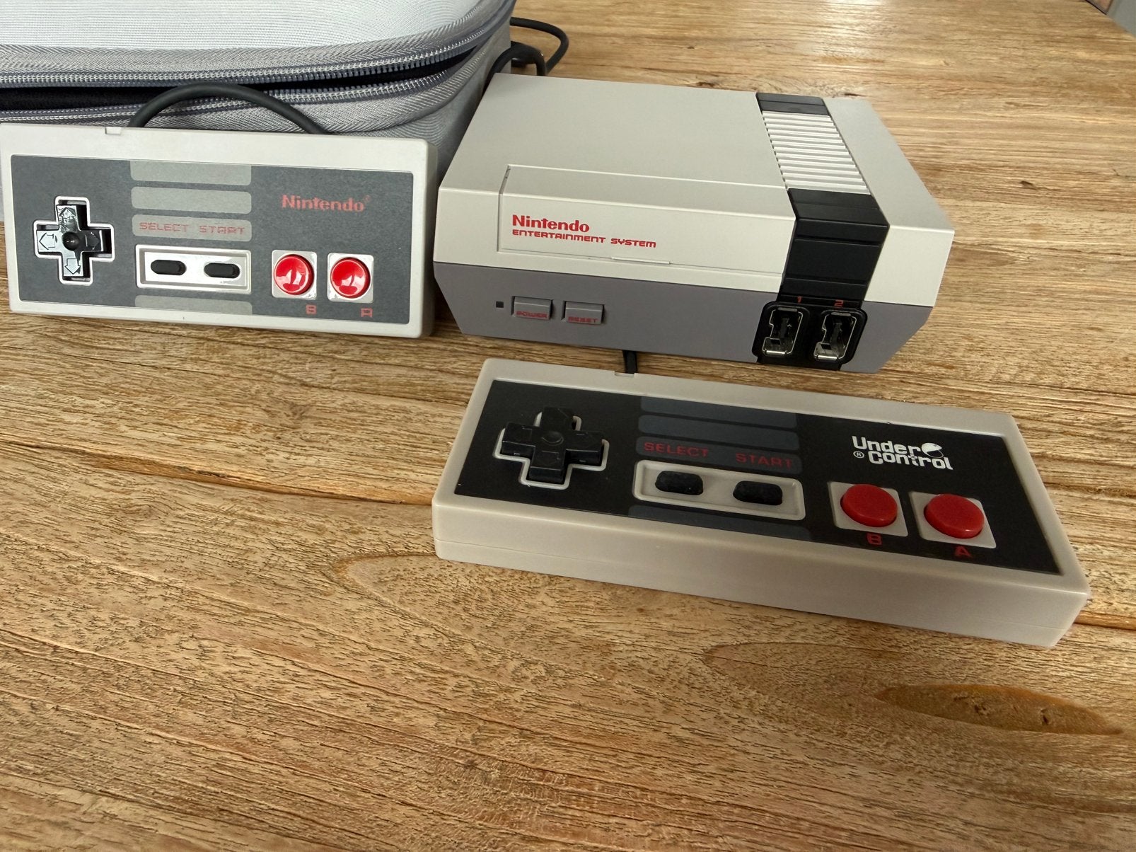 Nintendo classic mini: Nes met extra controller en reistas, Spelcomputers en Games, Spelcomputers | Nintendo NES, Ophalen of Verzenden