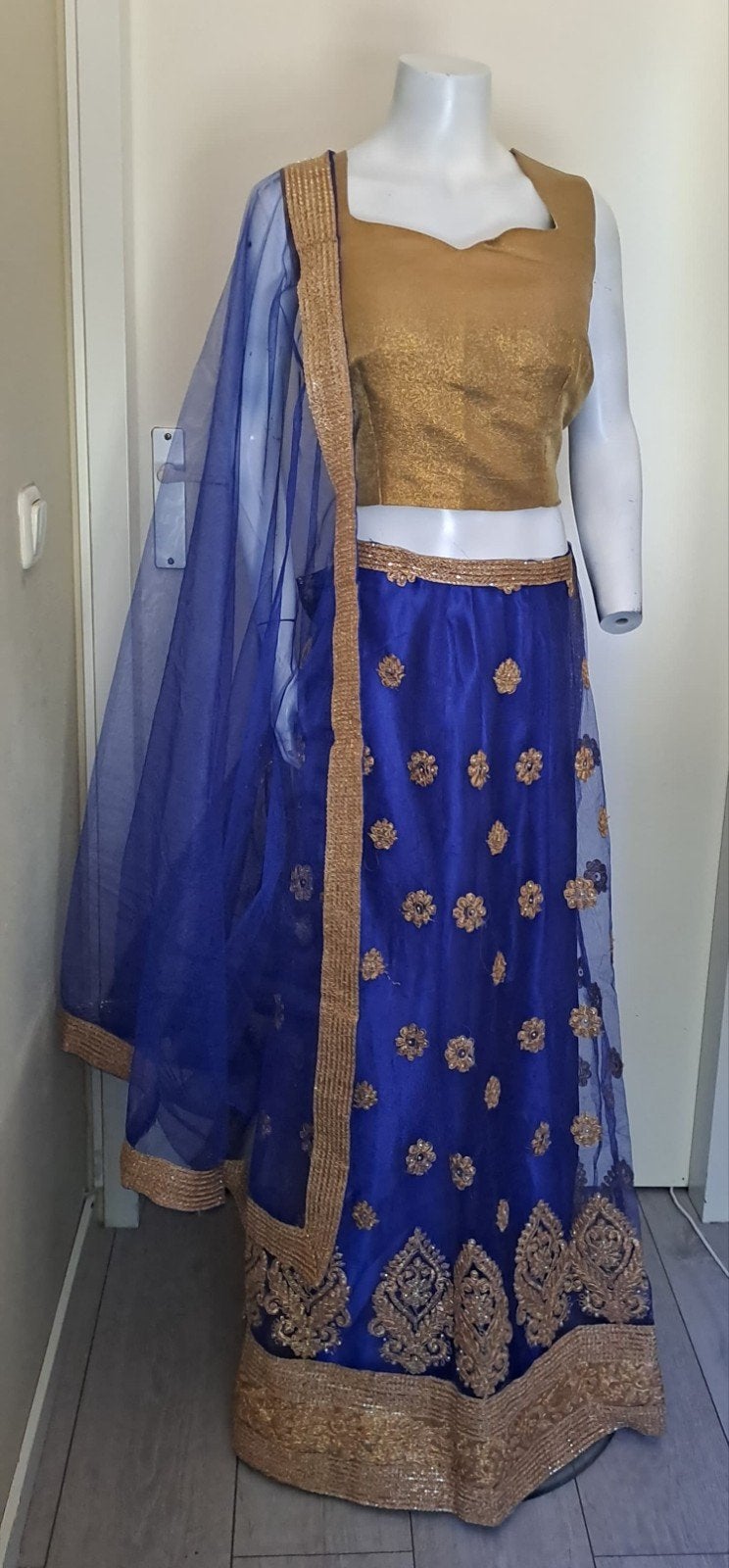 Prachtige Indiase Lehenga Choli - Blauw & Goud, Maat 38/40 (M), Galajurk, Blauw, Ophalen of Verzenden