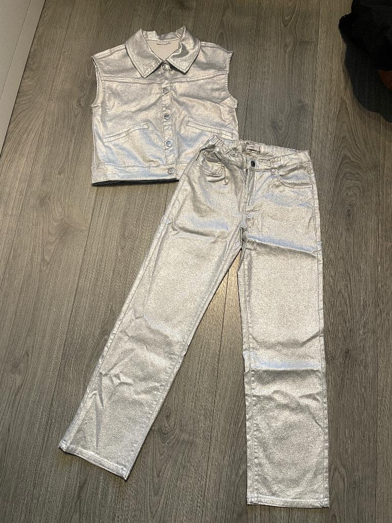 NAME IT meisje zilver coated broek en gilet mt 146 / 152, Meisje, Ophalen of Verzenden, Zo goed als nieuw, Setje