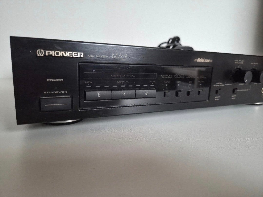 Pioneer MA-9 Mic Mixer - Vintage Audio

Te koop aangeboden:, Ophalen of Verzenden, Zo goed als nieuw