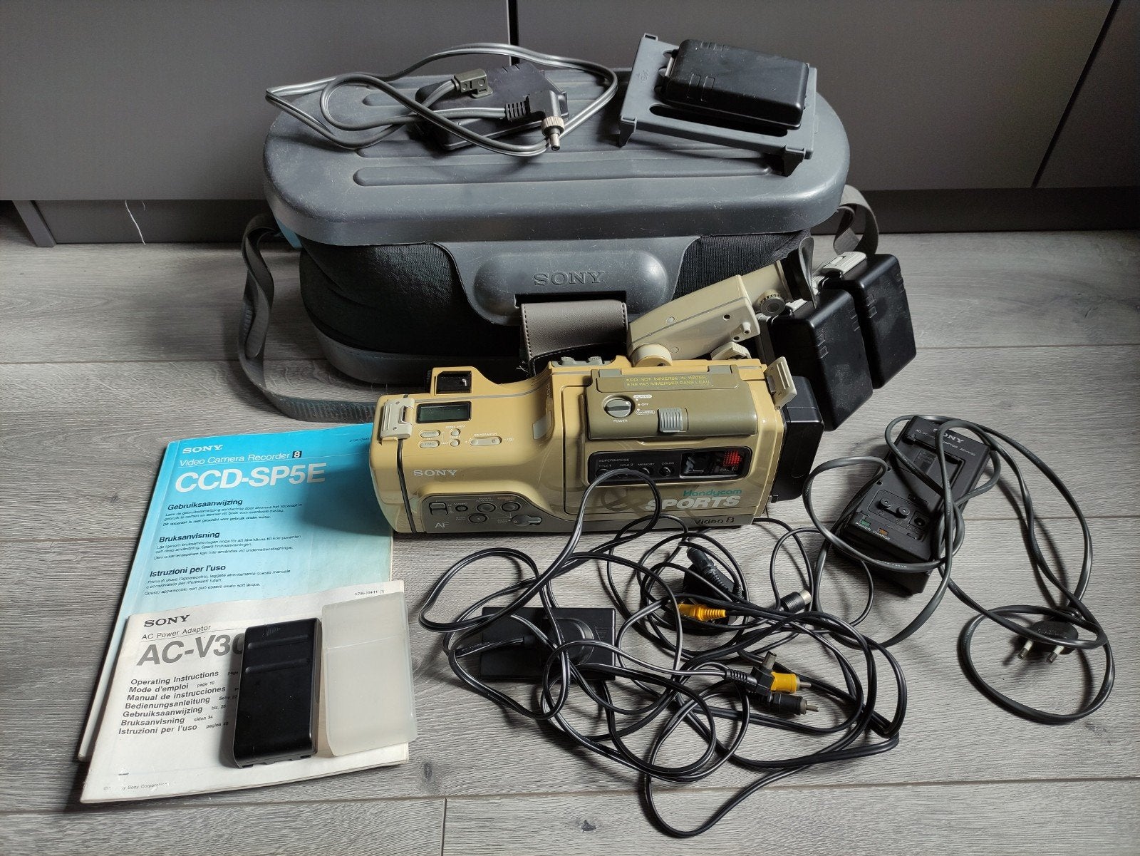 Sony handycam sports CCD-SP5E met tas en accessoires, Ophalen of Verzenden