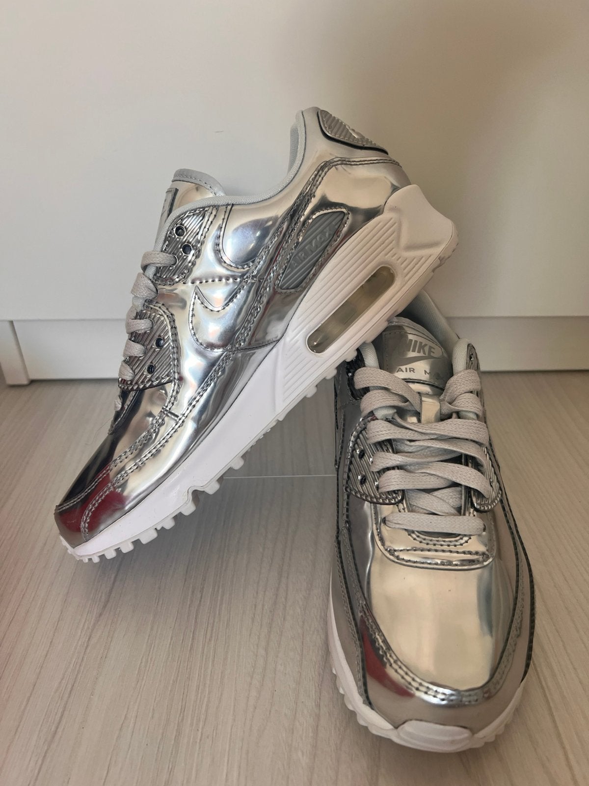 Nike Air Max 90 - Metallic Zilver - Maar 38.5, Kleding | Dames, Overige kleuren, Nieuw, Ophalen of Verzenden, Sneakers of Gympen