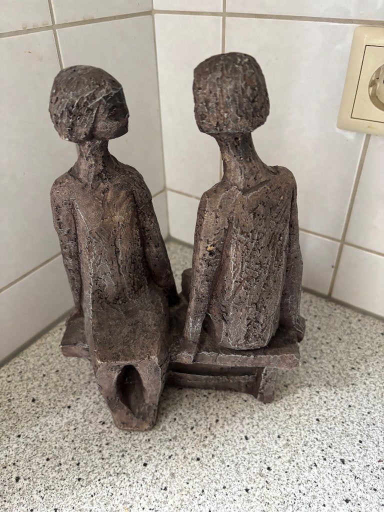 Beeld Seated Girls on a Bench / austin productions, Antiek en Kunst, Groep mensen, Minder dan 20 cm, Ophalen of Verzenden, Beeld