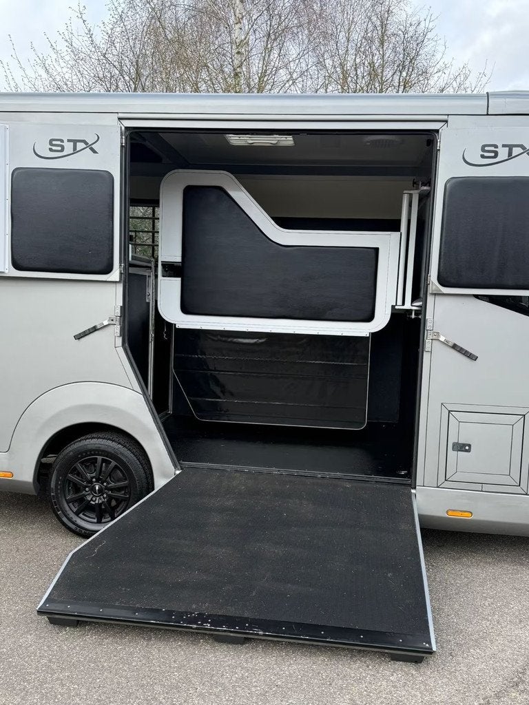 Renault Master 2.3 dCi STX 2022 Paardenwagen Horsetruck, Gebruikt, Euro 6, 4 cilinders, Renault