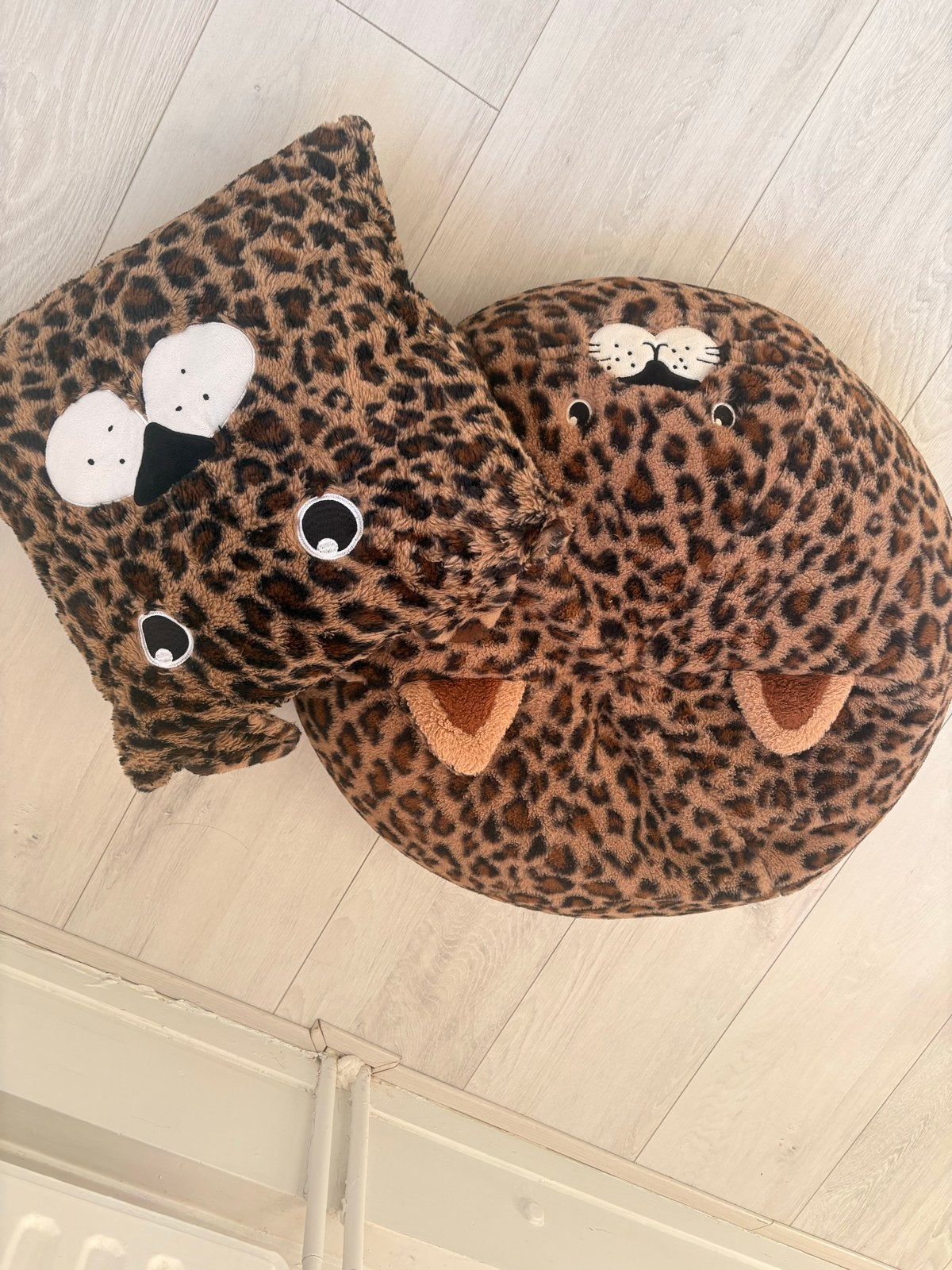 Leuke poef en kussen voor kinderen met panterprint, Ophalen, Zo goed als nieuw, Meerkleurig, Textiel