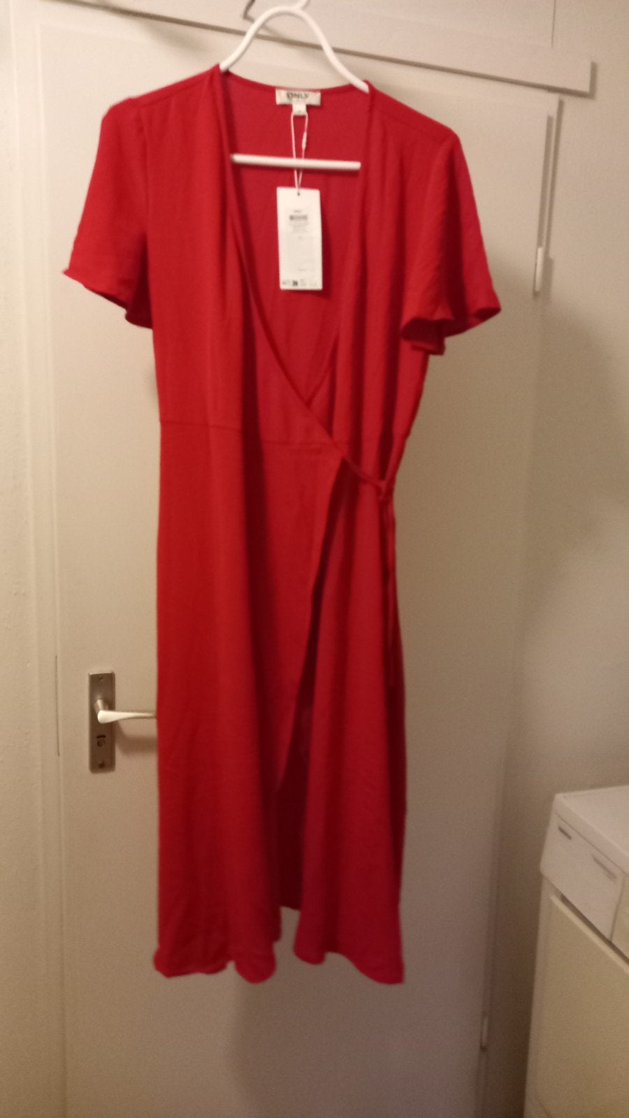 Only jurk rood mt M nieuw, Kleding | Dames, Maat 38/40 (M), Nieuw, Ophalen of Verzenden, Boven de knie