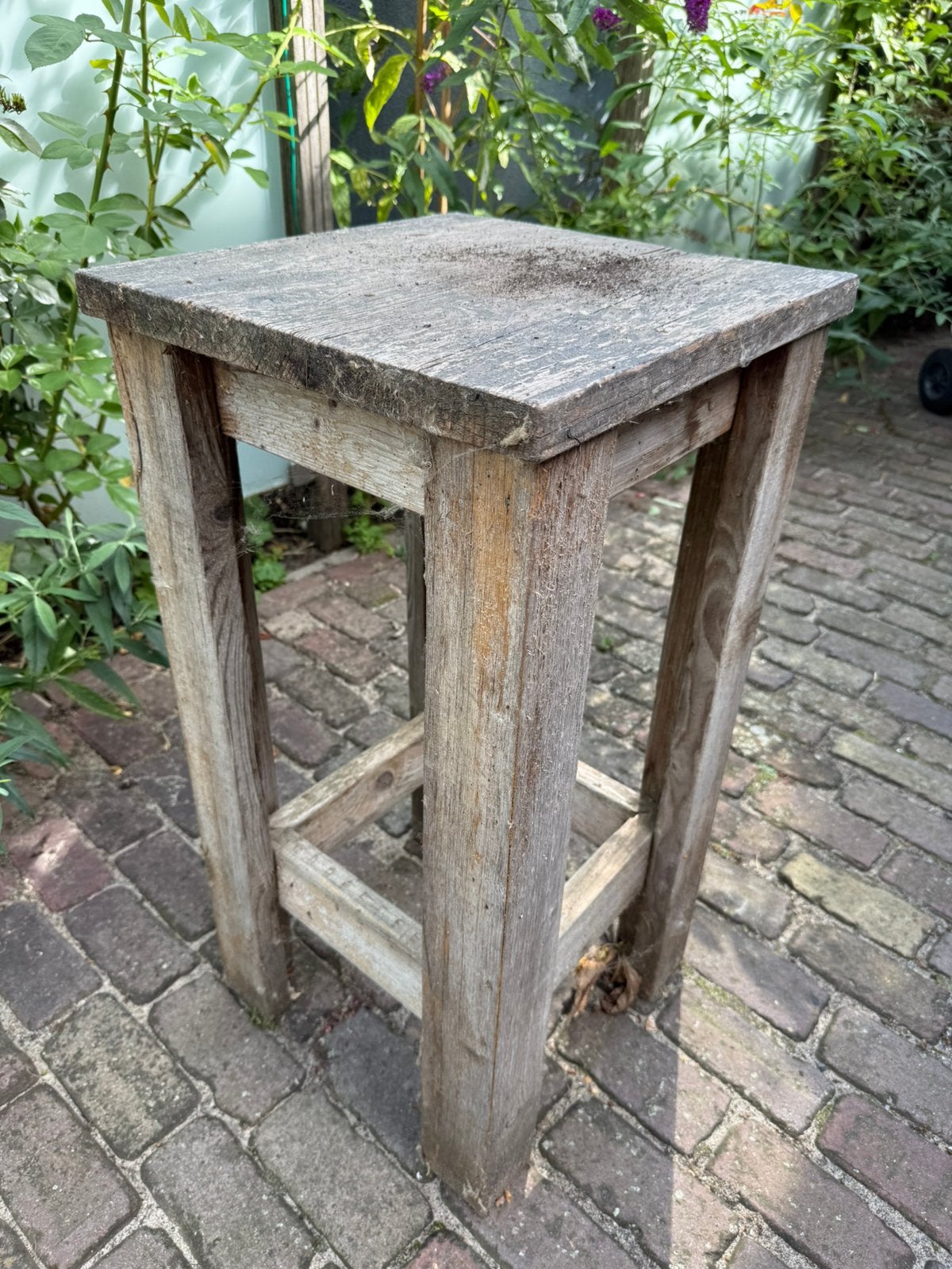 Beeldhouwbok. Tuintafel. Tentoonstelling. Plantenstaander, Ophalen of Verzenden, Gebruikt, Vierkant, Hout