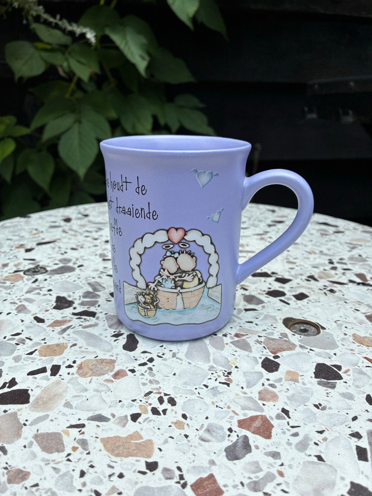 Lila mok met 'Angels at Heart' opdruk en tekst, Huis en Inrichting, Ophalen of Verzenden, Gebruikt, Overige stijlen, Kop(pen) en/of Schotel(s)