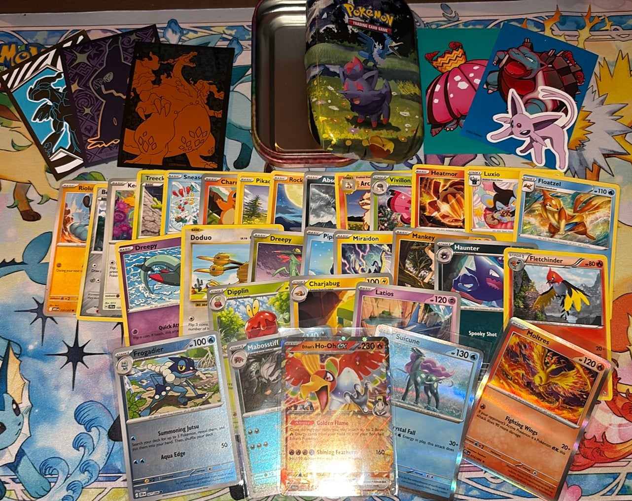 Pokemon kaarten + opberg tin met een V of EX kaart, Hobby en Vrije tijd, Ophalen of Verzenden, Zo goed als nieuw, Meerdere kaarten