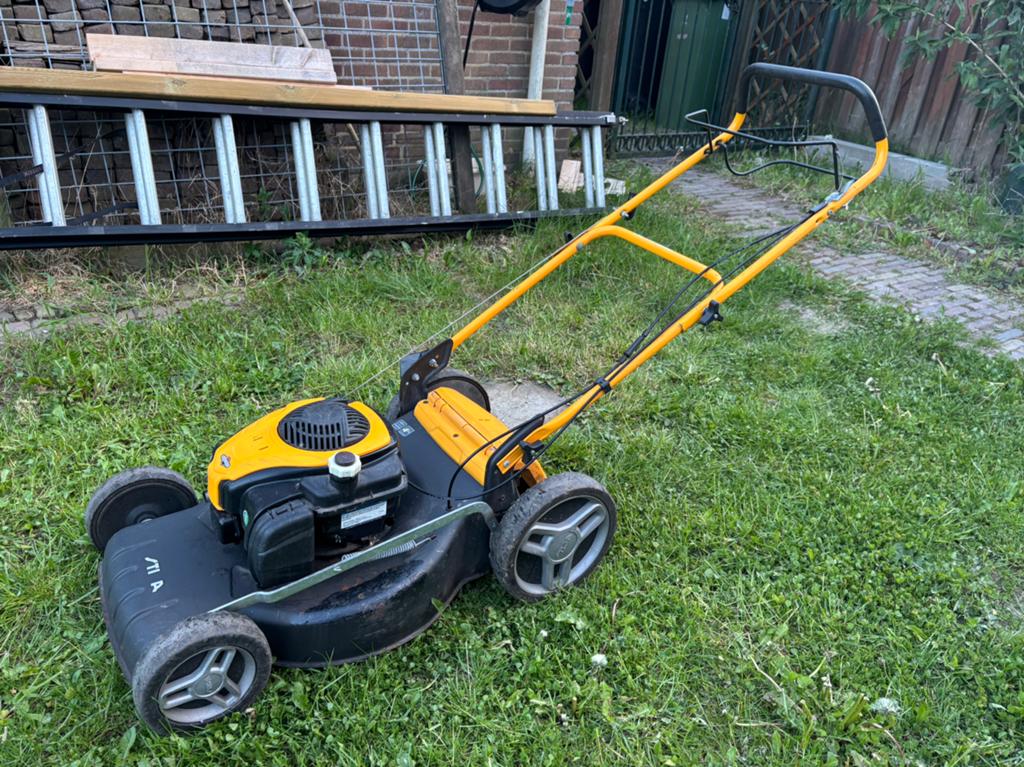 Stiga motormaaier, met aandrijving, groot aluminium maaidek, Tuin en Terras, Ophalen, Cirkelmaaier, Gebruikt, Benzine-grasmaaier