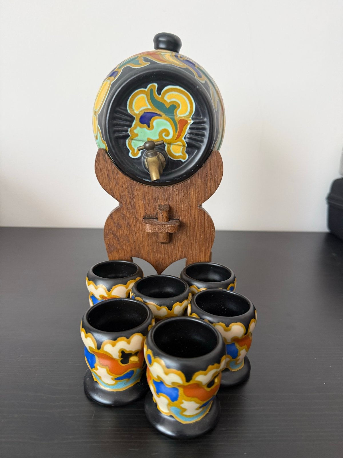 Gouds plateel jenever set met 6 glaasjes, Antiek en Kunst, Antiek | Keramiek en Aardewerk, Ophalen of Verzenden