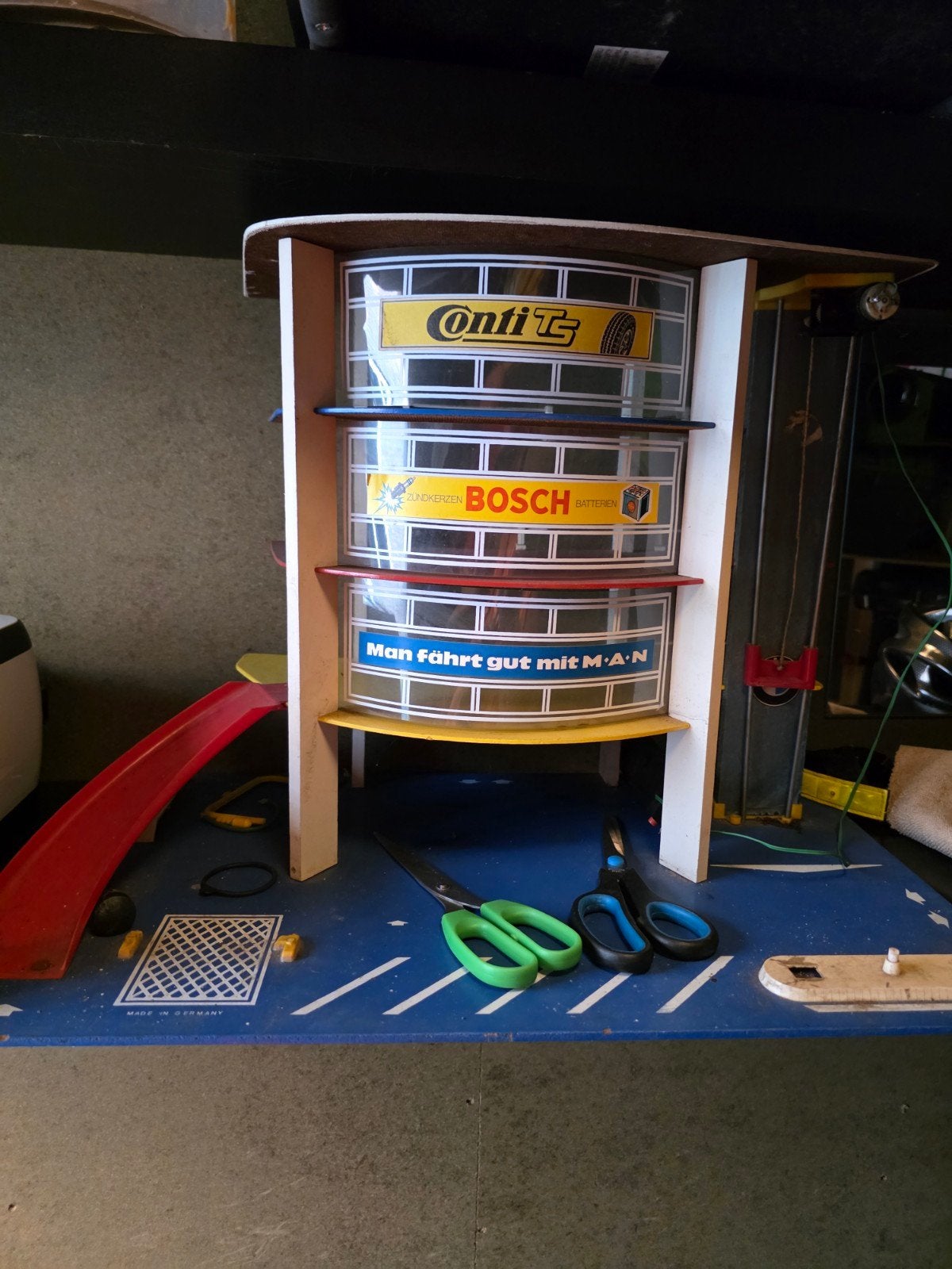 oude speelgoed garage,incompleet, Ophalen, Gebruikt