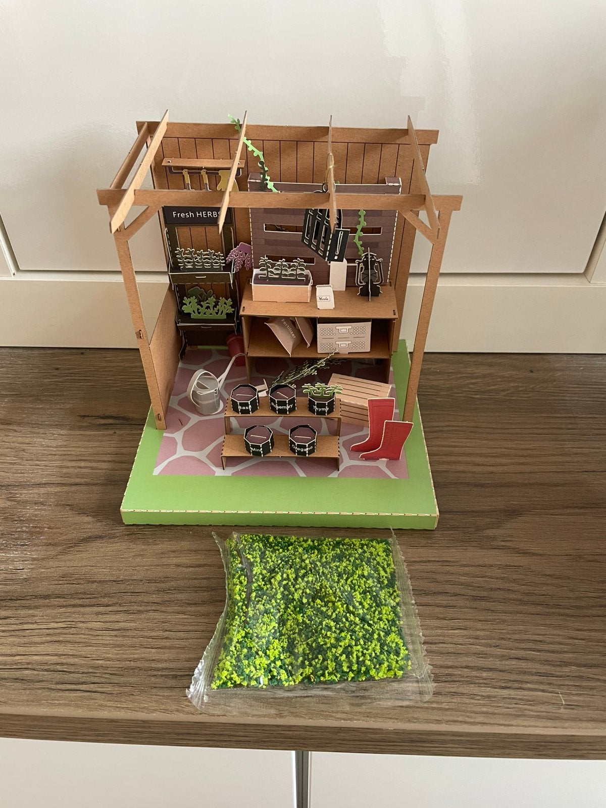 Kartonnen miniatuur tuinhuis, Ophalen, Zo goed als nieuw, Poppenhuis