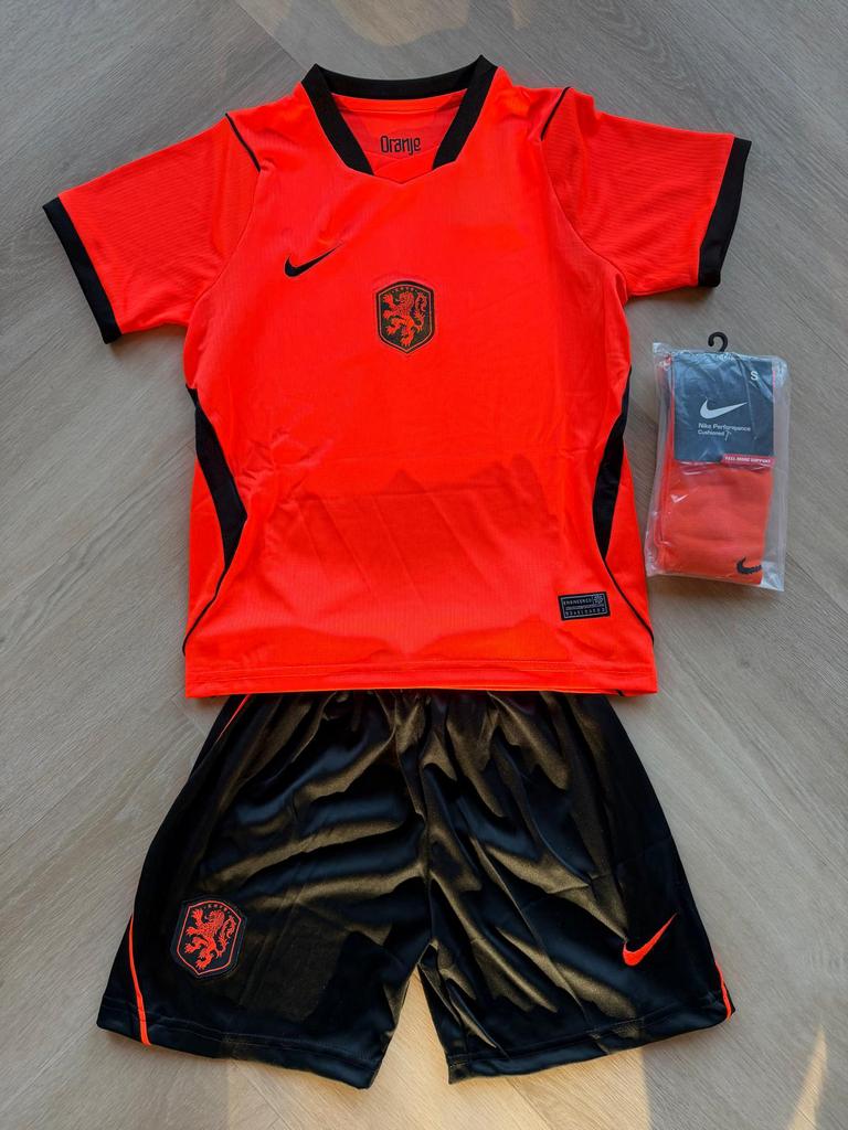 WK ORANJE 2026 tenue nederlands elftal, Maat XS of kleiner, Ophalen of Verzenden, Nieuw, Set