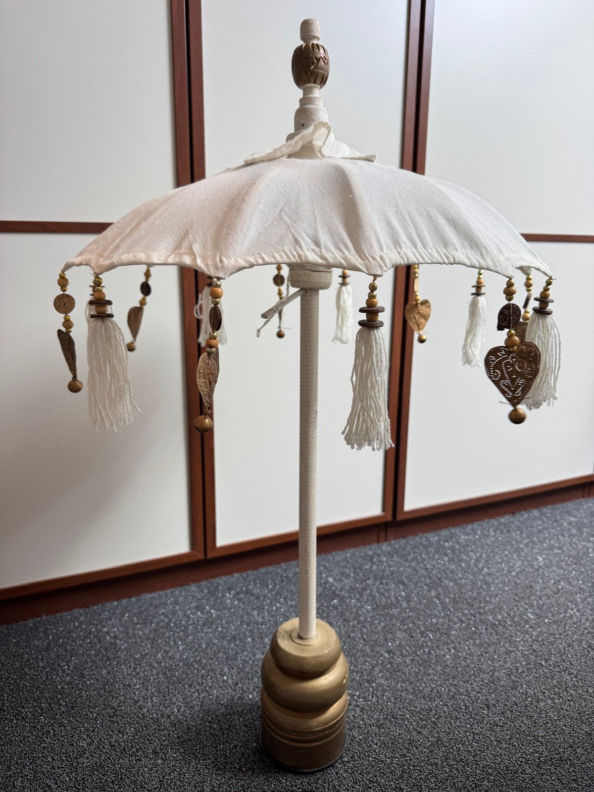 Klein tuintafel parasolletje creme met goud 54cm Ø, Ophalen of Verzenden, Zo goed als nieuw, Minder dan 1 meter, Parasolvoet
