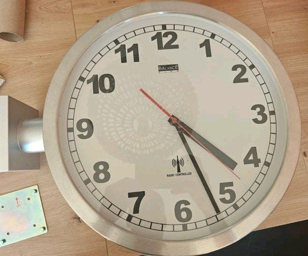Stationsklok dubbelzijdige klok wandklok, Huis en Inrichting, Woonaccessoires | Klokken, Ophalen, Radiogestuurd, Analoog, Zilver