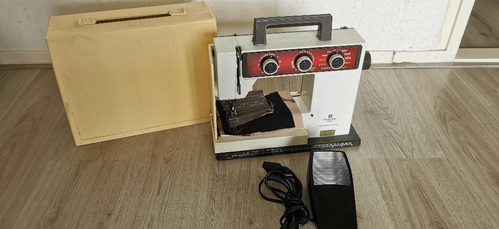 Naaimachine Husqvarna 5710, Hobby en Vrije tijd, Ophalen of Verzenden, Zo goed als nieuw, Naaimachine, Husqvarna