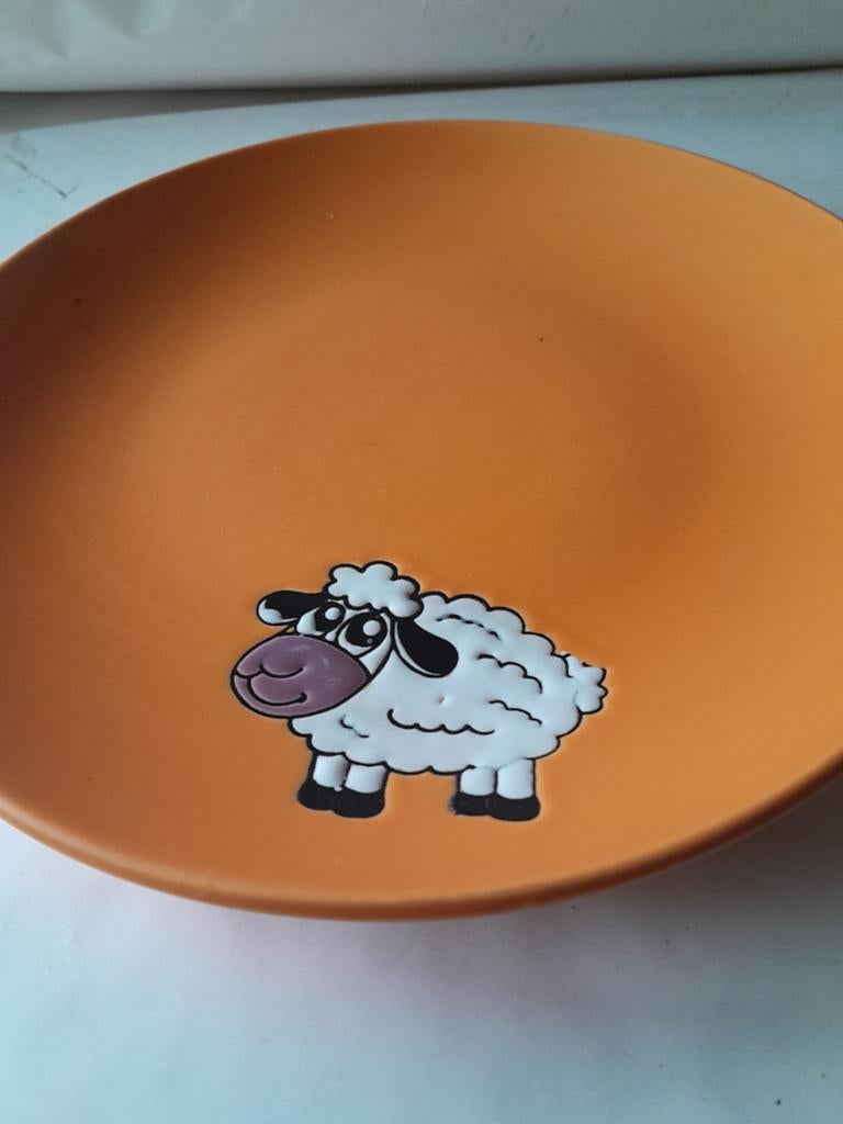 Oranje bord met schaapje - Kinderbord, Ophalen of Verzenden, Aardewerk, Overige stijlen, Bord(en)