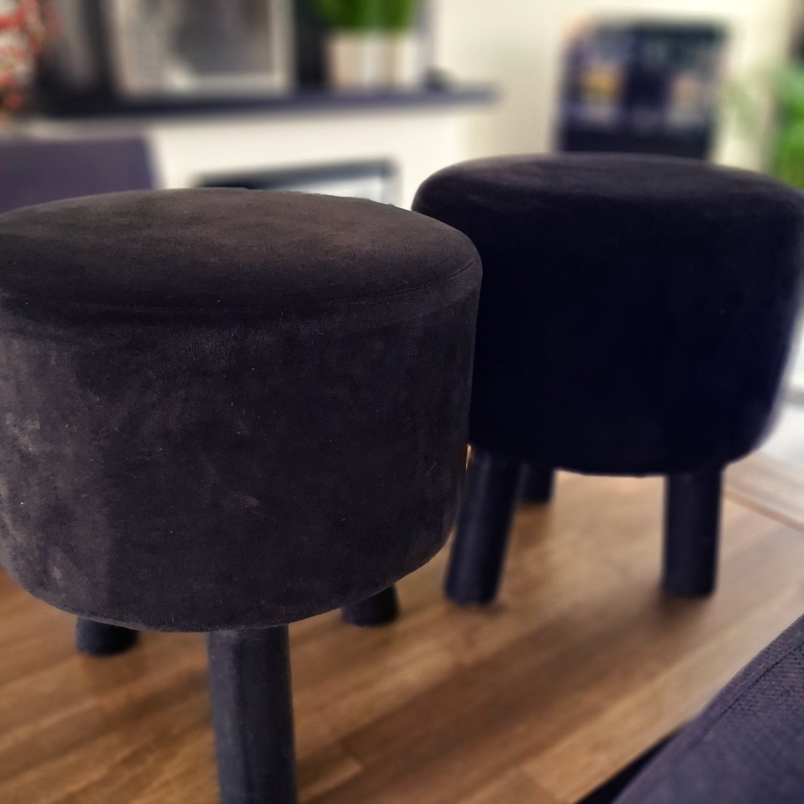 2 zwarte velours/velvet krukjes ø30cm, hoogte 32cm, Overige materialen, Minder dan 50 cm, Rond, Minder dan 50 cm