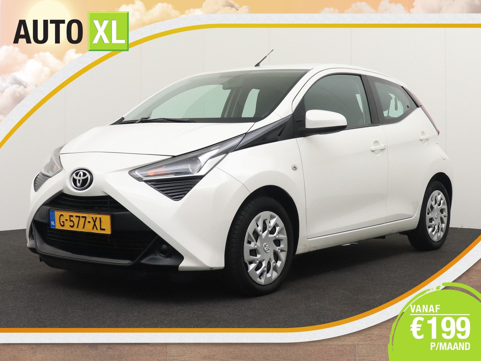 Toyota Aygo 1.0 Aut. VVT-i x-play Carplay Camera Airco, Dealer onderhouden, Stof, Gebruikt, 4 stoelen
