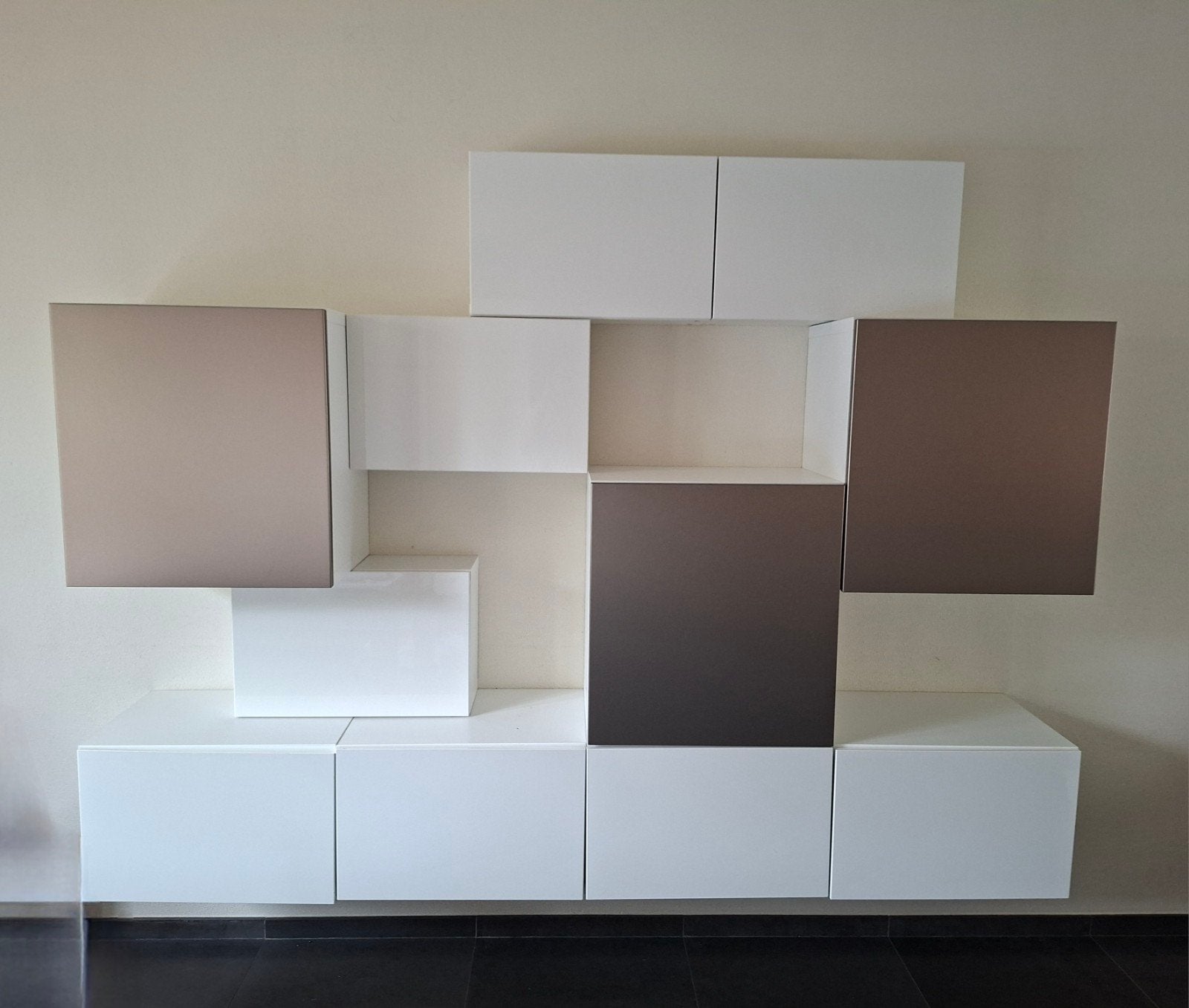 Ikea Besta Kasten: Wit Hoogglans & Goudlook Deuren, Ophalen, Zo goed als nieuw