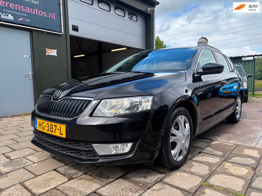 Skoda Octavia Combi 1.6 TDI Ambition DSG Navi Cruise, Euro 5, 4 cilinders, Zwart, 125 €/maand