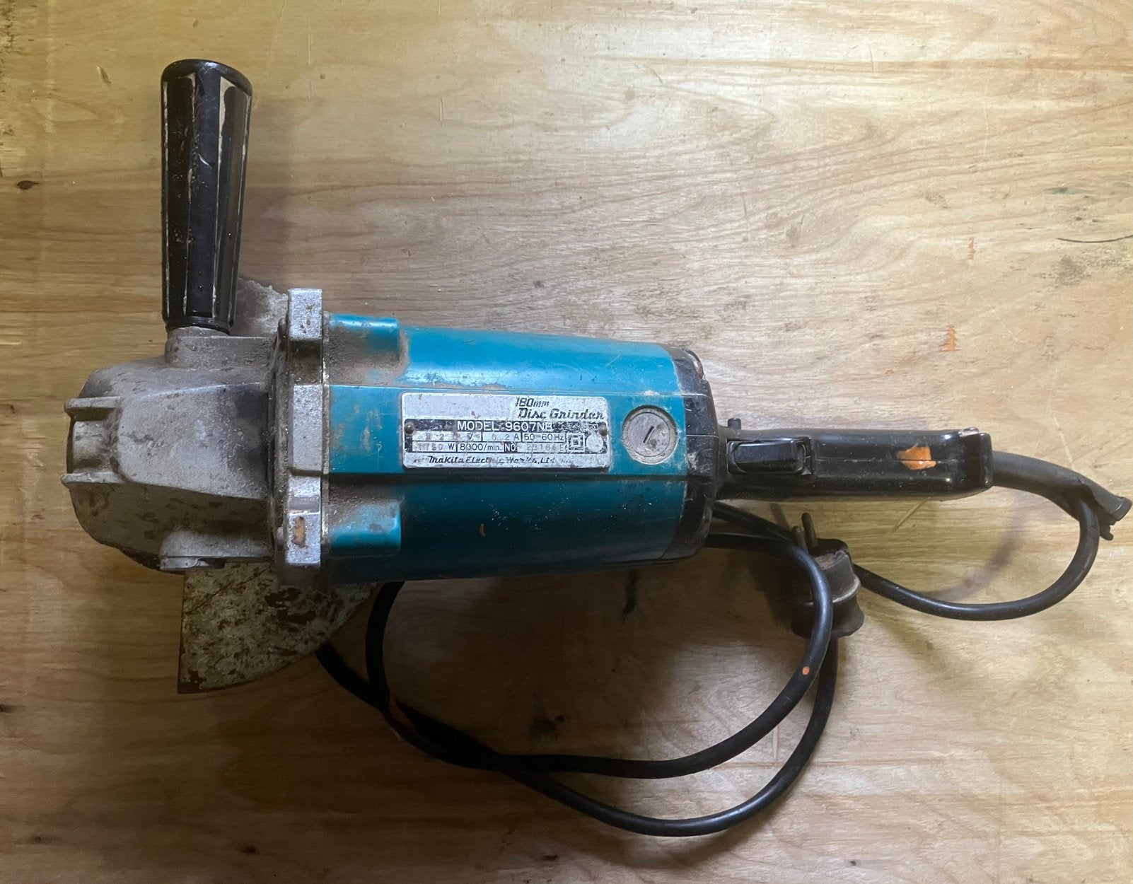 Makita 9607NB haakse slijper 180mm, Doe-het-zelf en Verbouw, Ophalen, Gebruikt, 1000 watt of meer, Overige typen