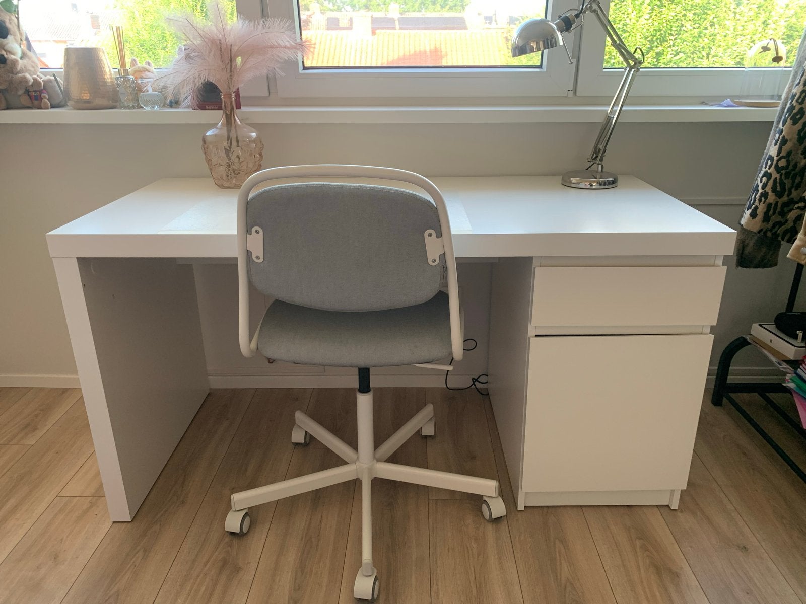 IKEA MALM Bureau Wit met Ladeblok 140x65 cm + stoel, Ophalen, Gebruikt, 65 cm, IKEA