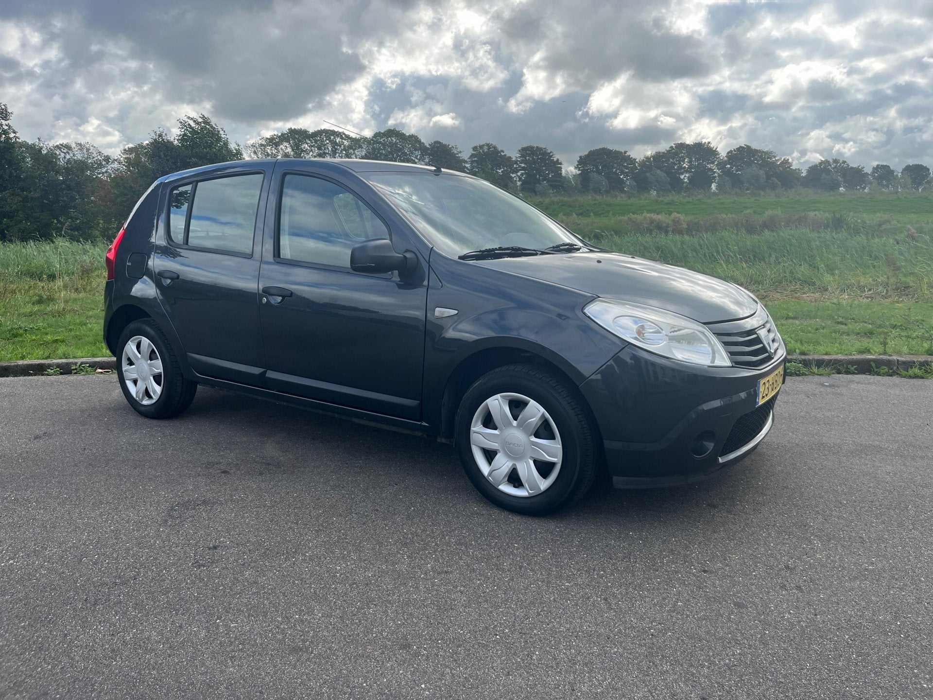 Dacia Sandero 1.4 Ambiance AIRCO APK GEKEURD TREKHAAK, Auto's, Voorwielaandrijving, Stof, Gebruikt, 4 cilinders